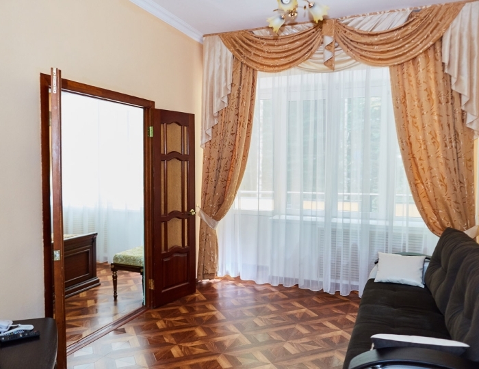 Люкс 2-местный 3-комнатный с балконом - Санаторий «Родник» Кисловодск